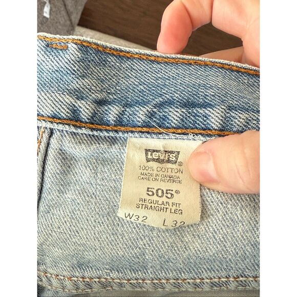 Vintage Levi’s 505 Jeans W32 Made in Canada Light Wash Straight Leg Distressed R - Picture 3 of 9